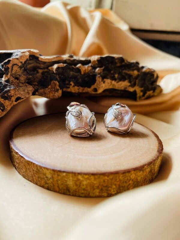 Pearl Ear Ring V7 white