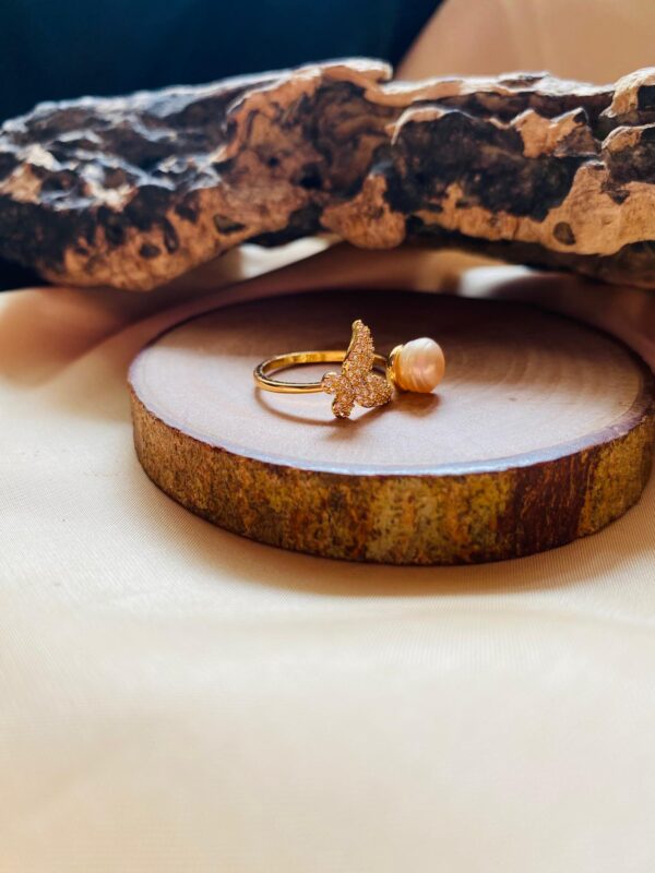 Pearl Finger Ring V6 Gold