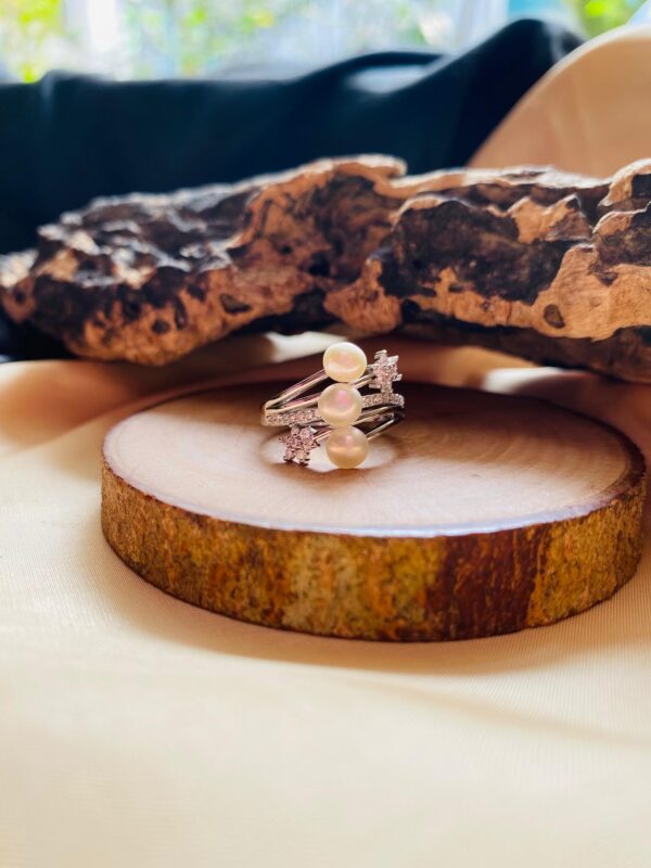 Pearl Finger Ring V7 white