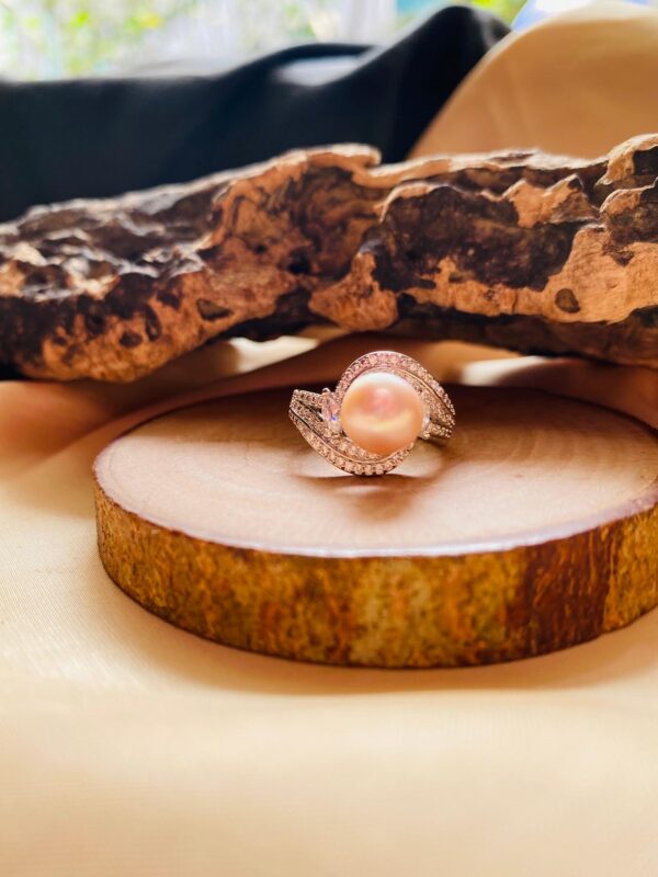 Pearl Finger Ring V9 White