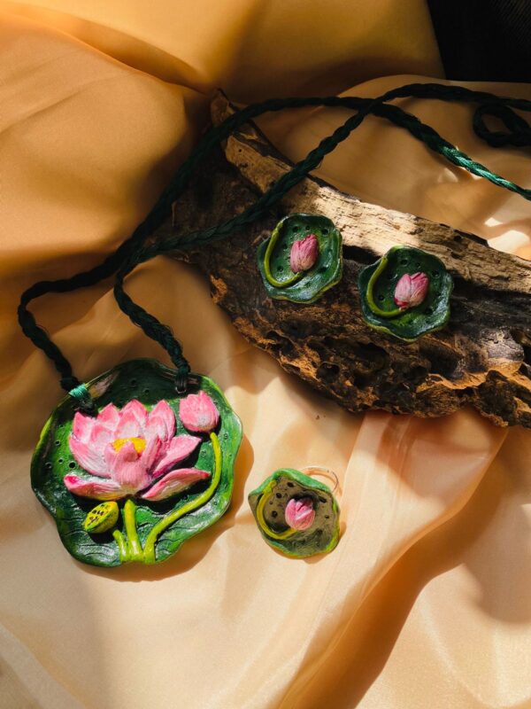 Flower Themed Ornaments (01)