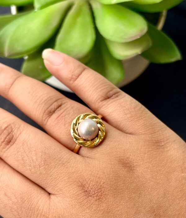 Pearl Finger Ring V19W