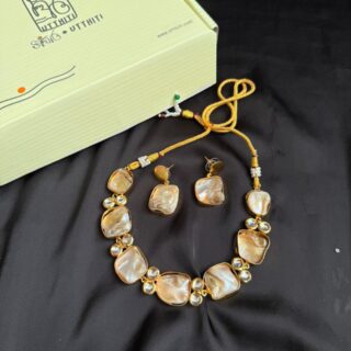 Shell Neckpiece V1