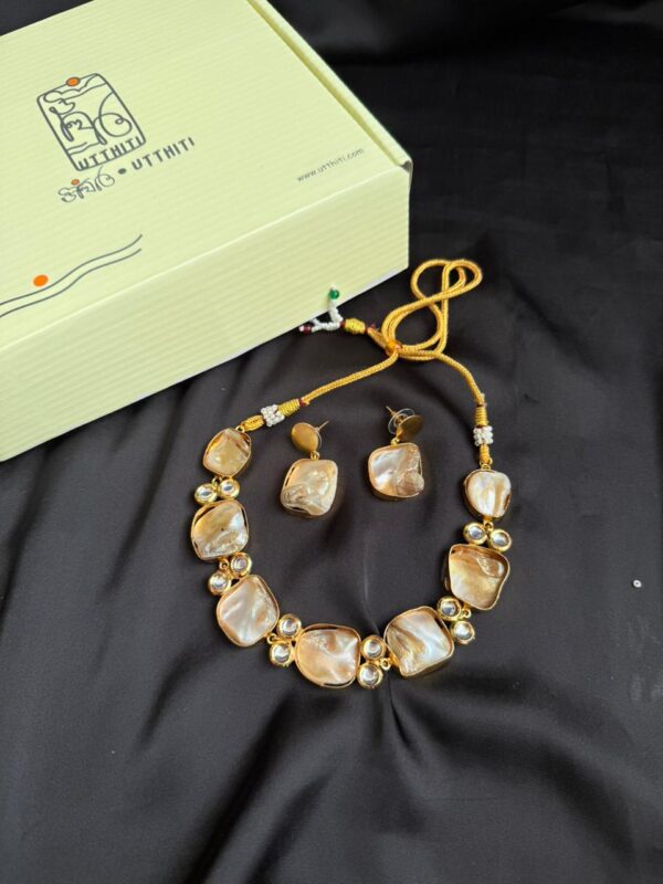 Shell Neckpiece V1