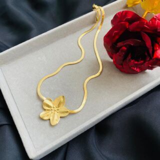 Single Flower Necklace