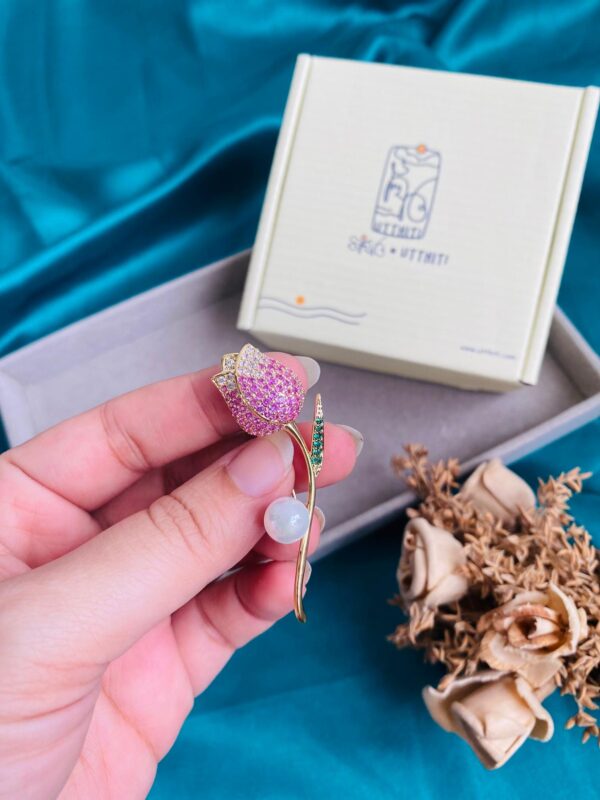 Stone Brooch V8