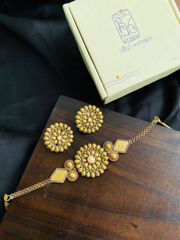 Floral Petal Chokar