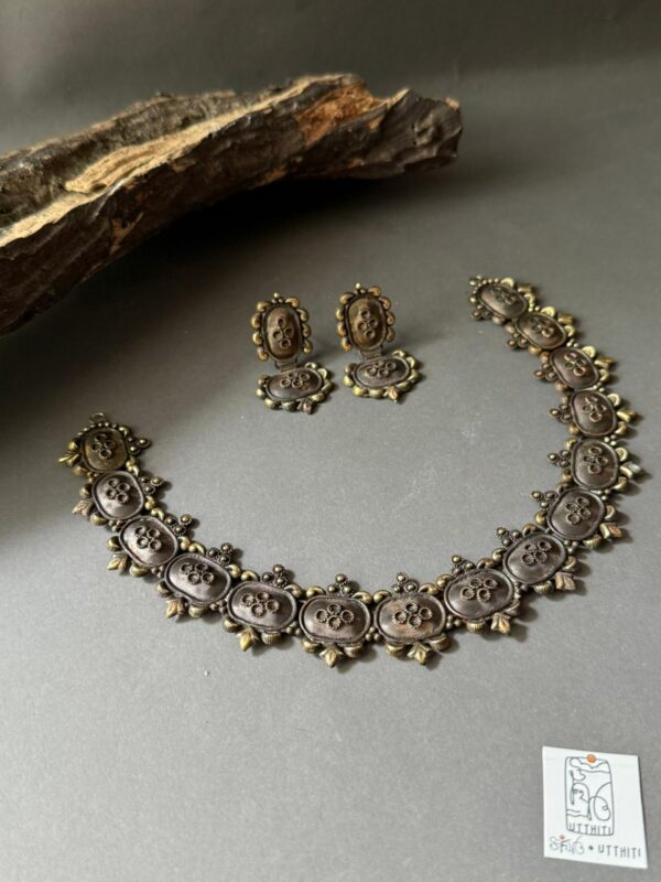 Rustic Floral Necklace V1