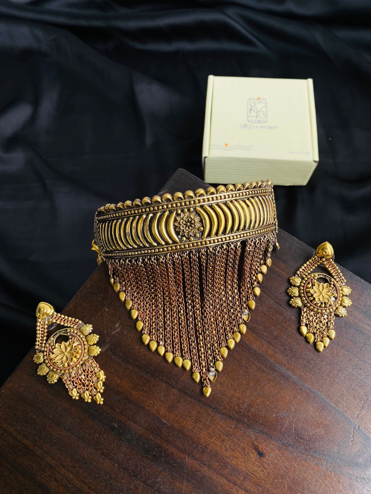 The Regal Neck Collar V2