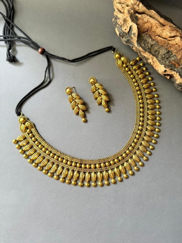 Artisan Leaf Motif Set