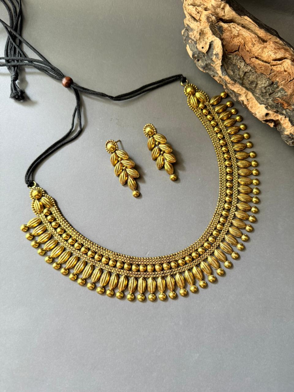 Artisan Leaf Motif Set
