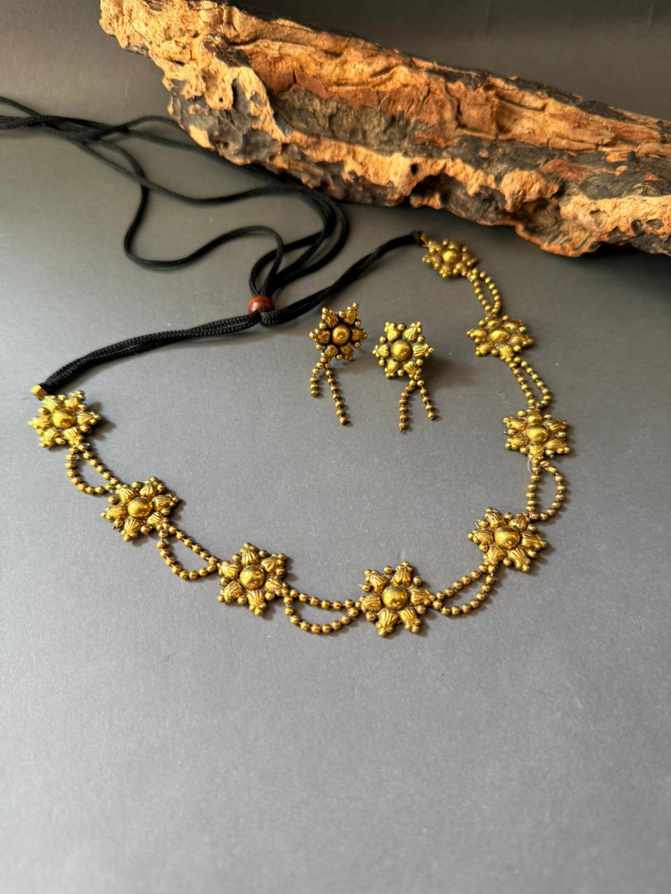 Dainty Marigold Link Choker Set