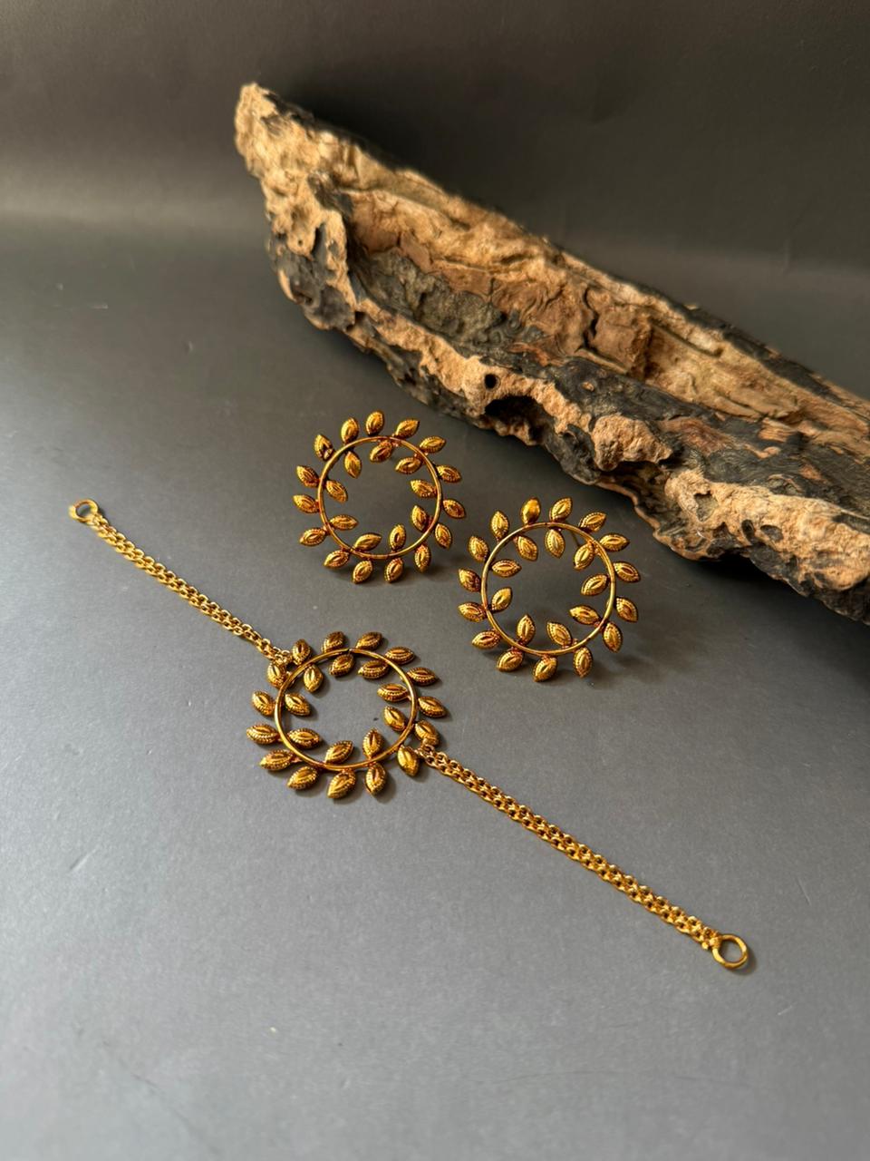 Golden Petal Circle Choker