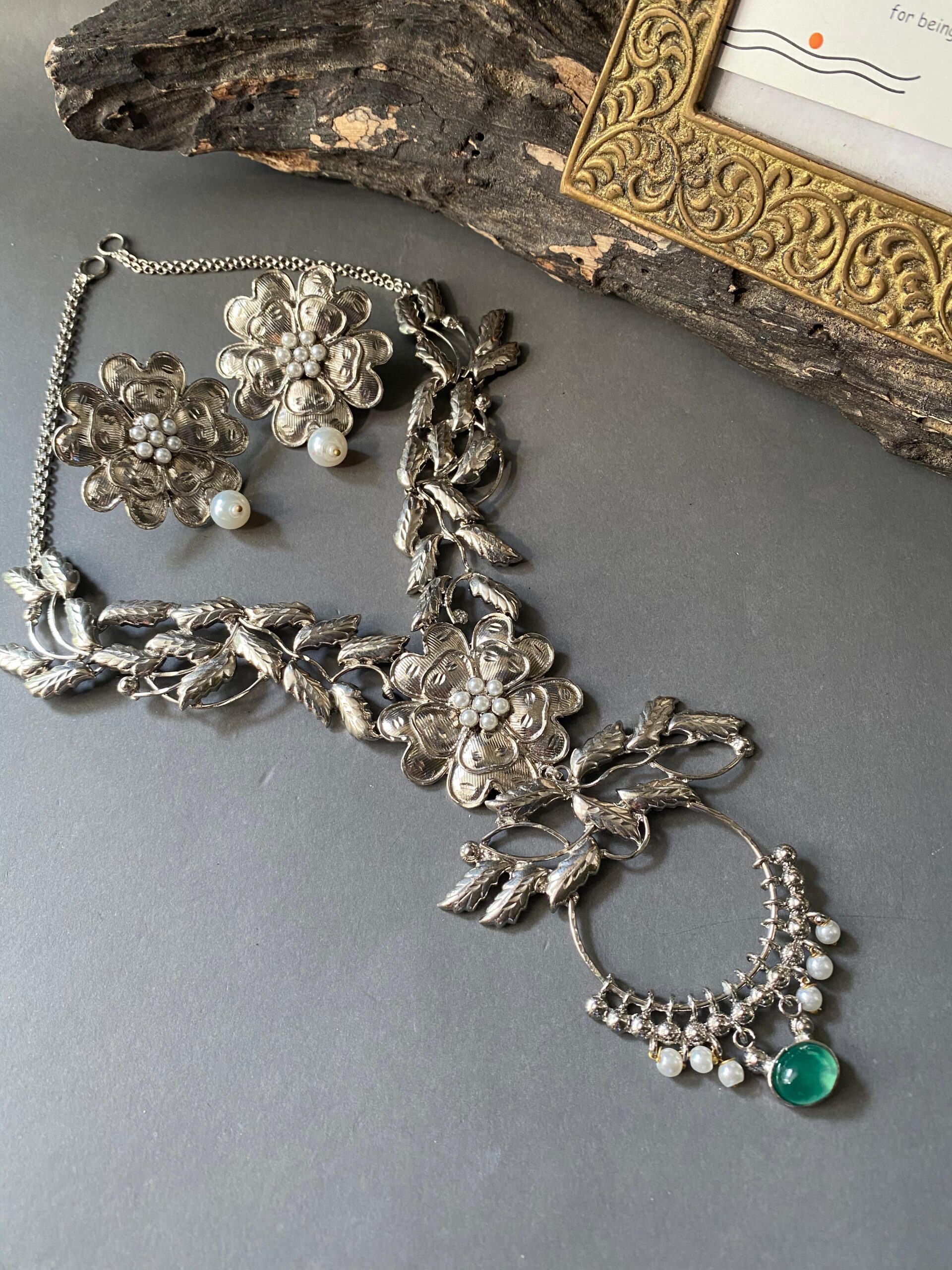 Silver Bloom Garland V1
