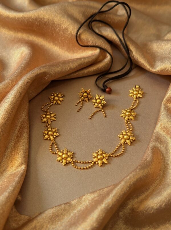 Dainty Marigold Link Choker Set
