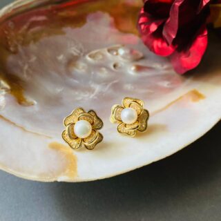 Pearl Daisy Studs V2