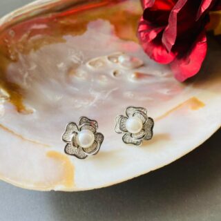 Pearl Daisy Studs V3