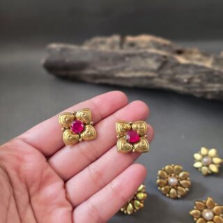 Golden Flower Ear Stud V1
