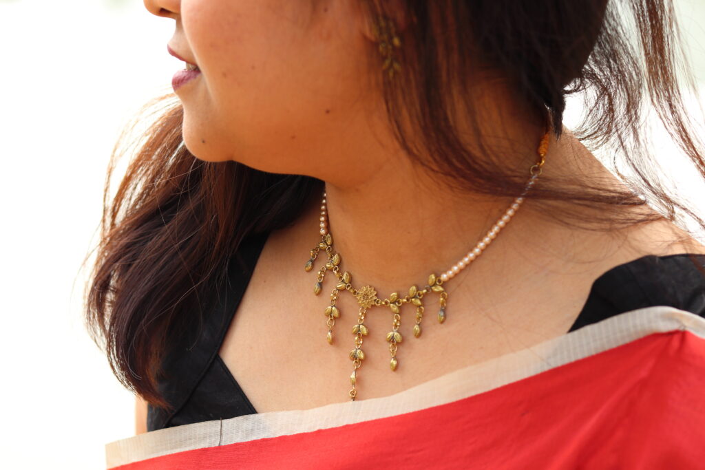 Antique Gold Floral Necklace V1