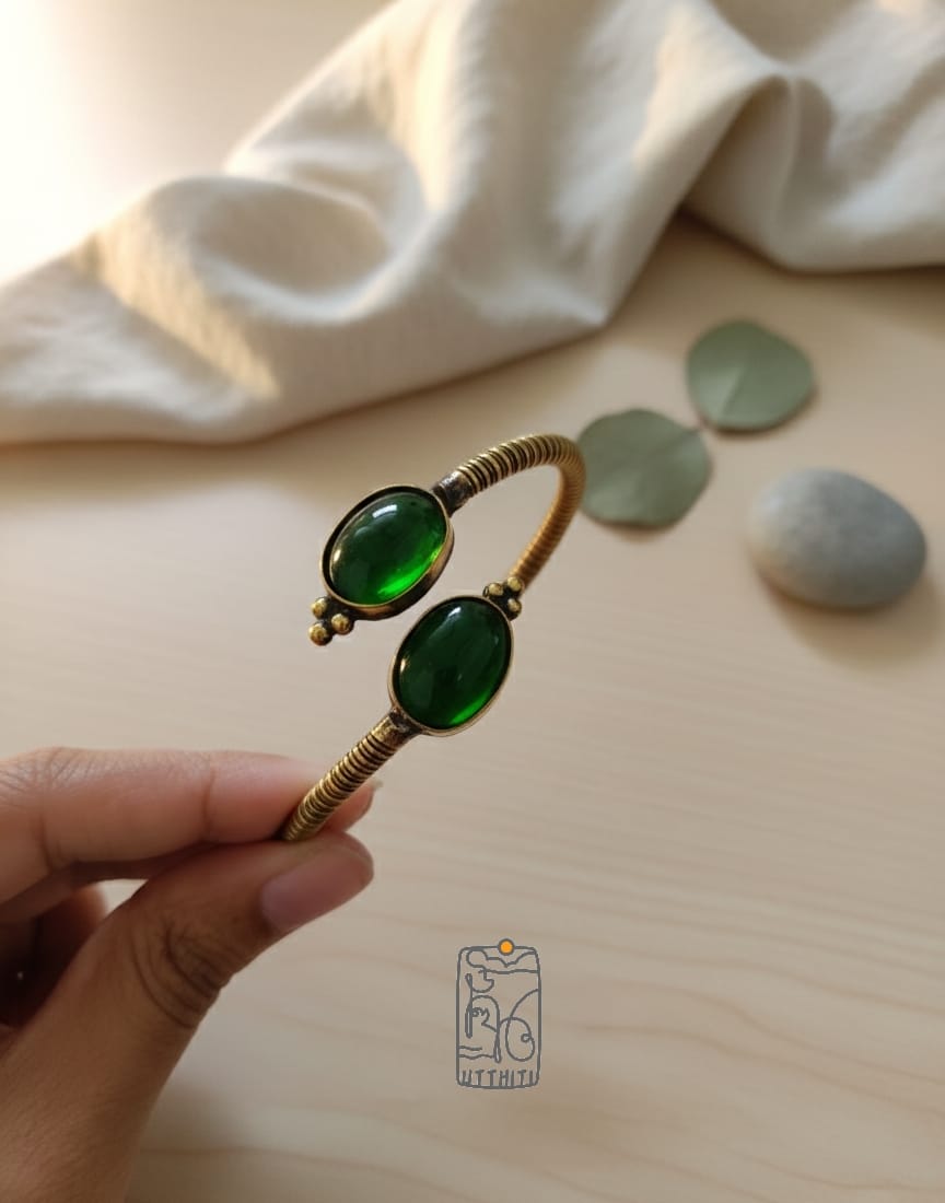 Antique Spiral Stone Bracelet V1