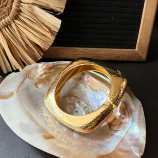 Golden Metal Bracelet V10