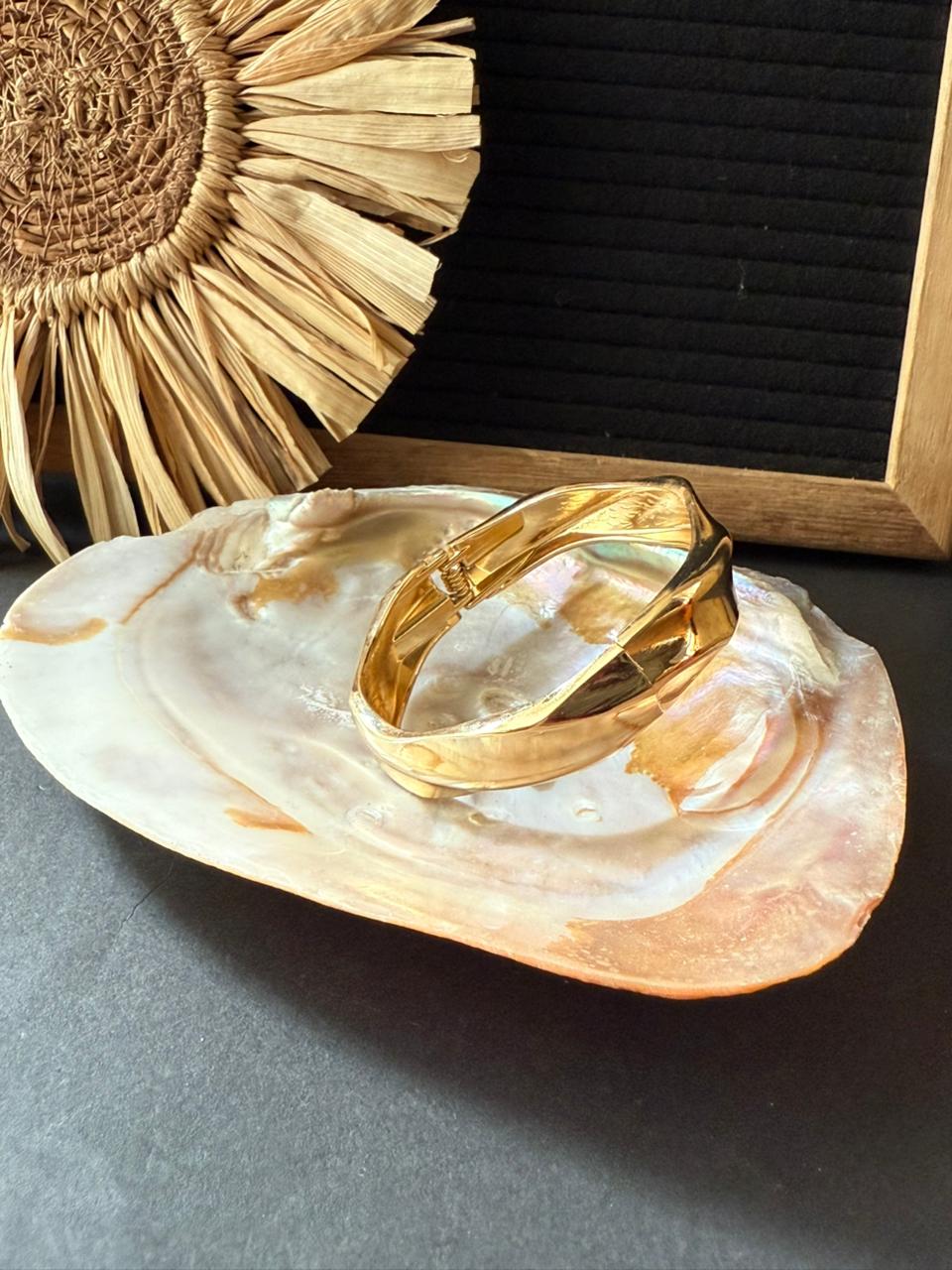 Golden Metal Bracelet V5