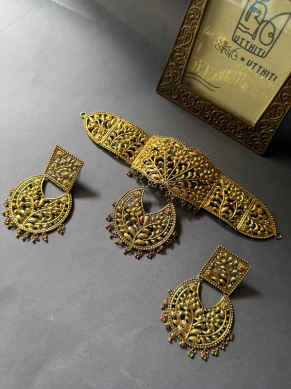 Heritage Floral Choker