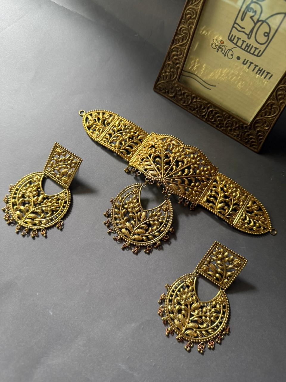 Heritage Floral Choker