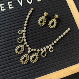 Emerald Teardrop Necklace Set