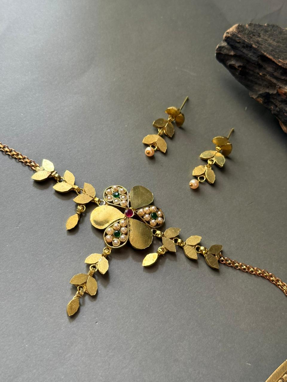 Pata Choker Necklace Set (Golden) - Image 2