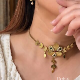 Pata Choker Necklace Set (Golden)
