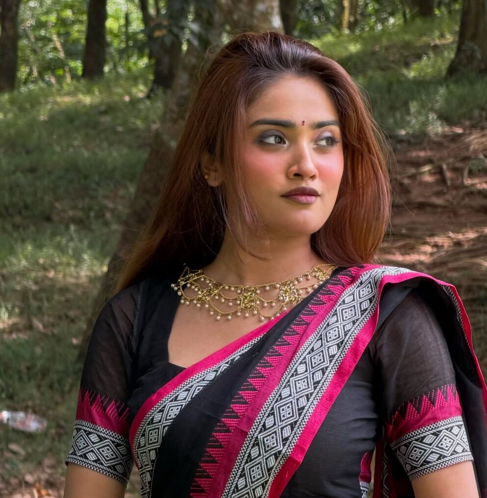 Kumudini Pearl Necklace (কুমুদিনী) Golden - Image 2